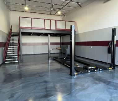 Loft with Privacy Panels and Cranberry Railings.  Direct Lift ProPark 9P with 90° bracket.