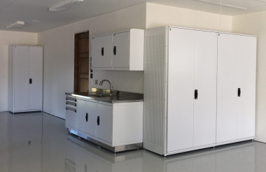 Rousseau GT Sink with Wall-Mount Uppers and 87" Spiders in White